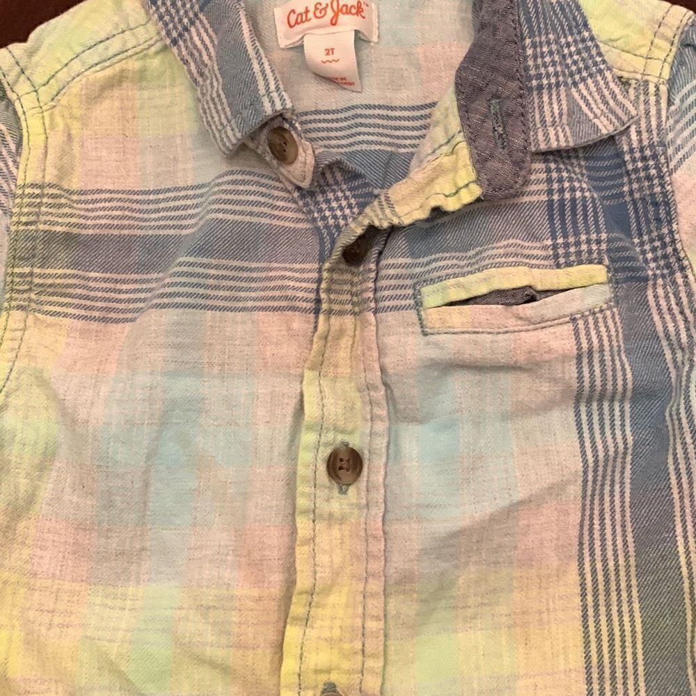 Cat & Jack Button Down 2T - Picture 2 of 4
